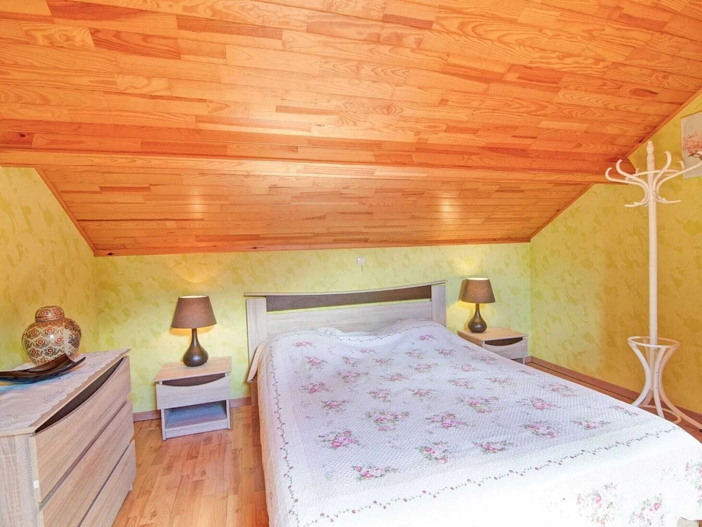 Charming Stay Near Forests