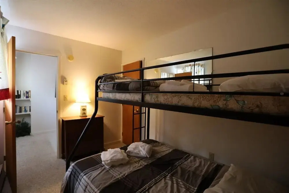 Waterville Valley Vacation Condo Close to Town Square and Free Shuttle to Ski Area! - Ss6v