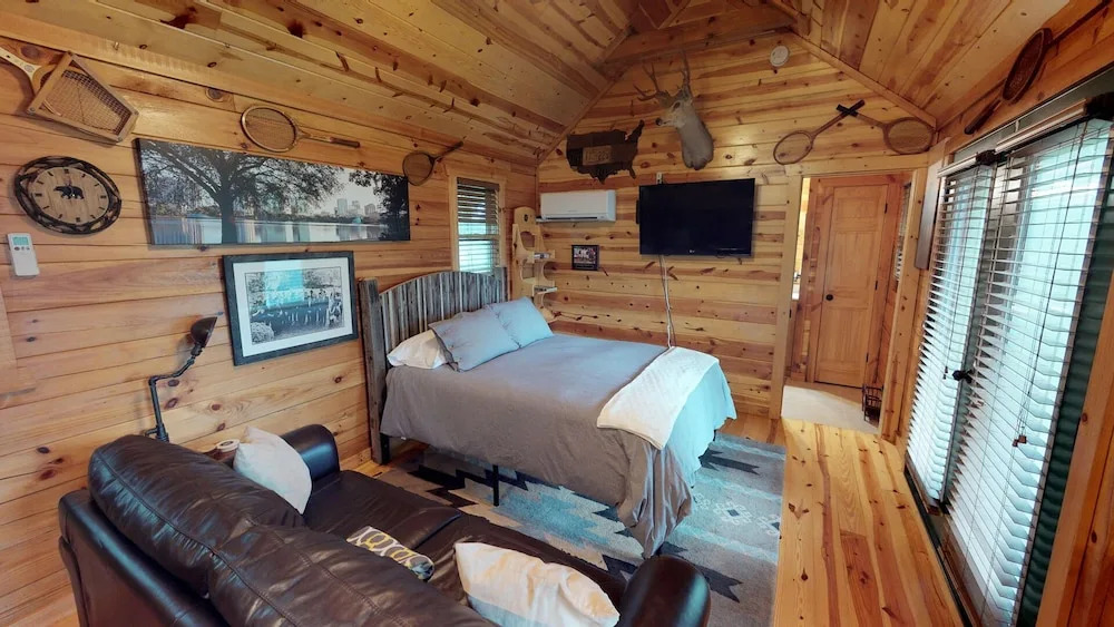 Courtside Cabin - Studio Cabin