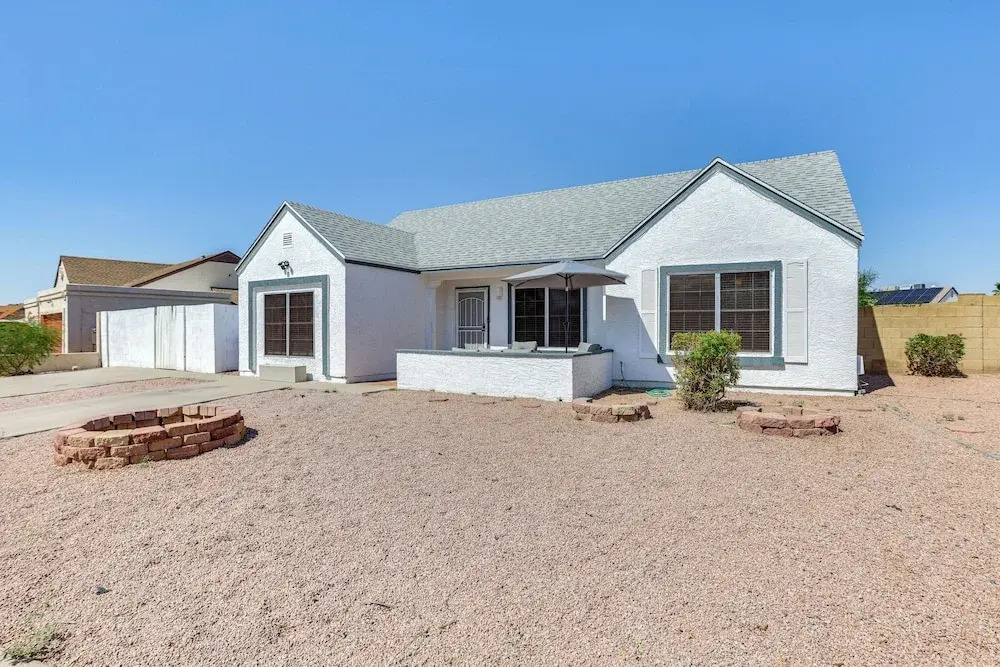 Glendale Home w/ Pool, Basketball + Bbq!