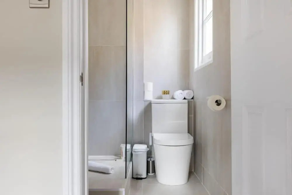 The Clapham Classic - Stylish 5bdr Family Home With Garden, London