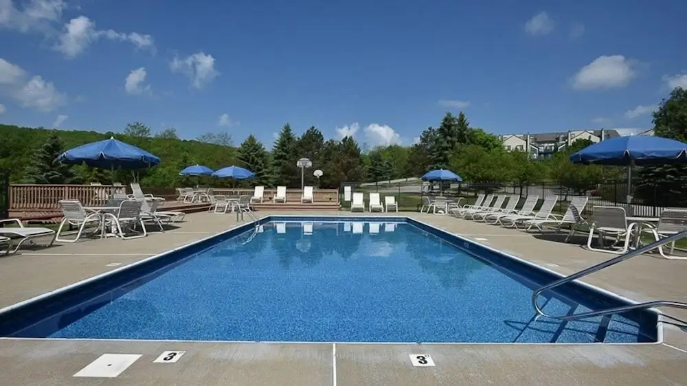 Seven Springs 4 BR Premium Condo, Sleeps 9 by RedAwning