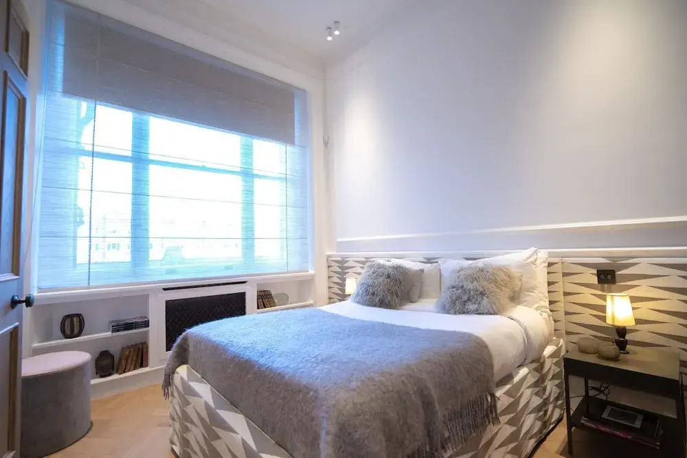 Cadogan Square - 2 Bedroom Apartment V