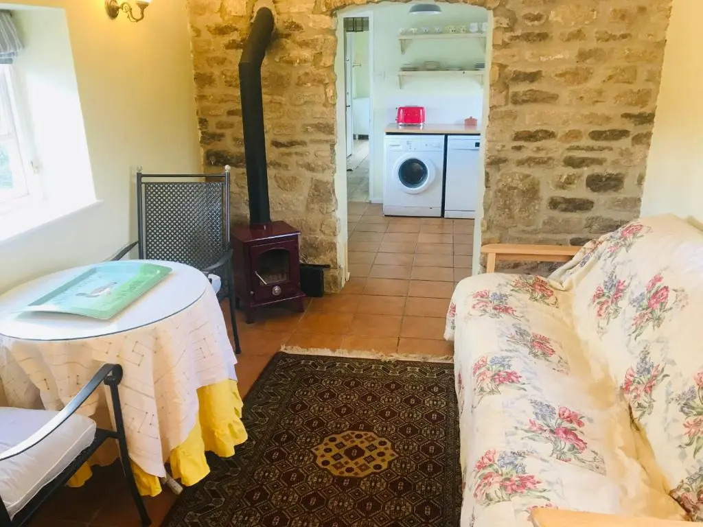 Beautiful Somerset Cottage with garden views.
