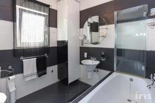 Apartment Markov