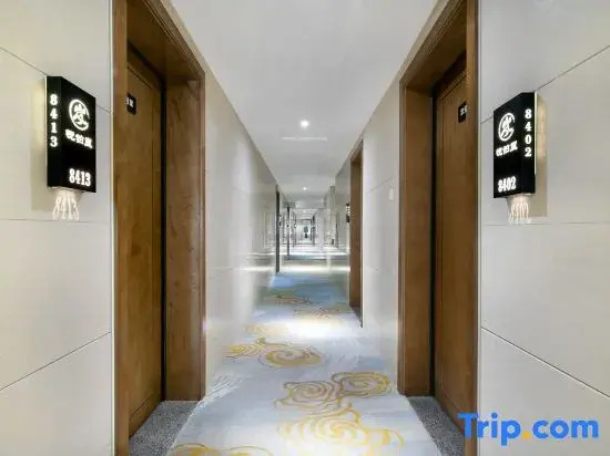 Yuebolan Hotel (Urumqi Yimin Building)