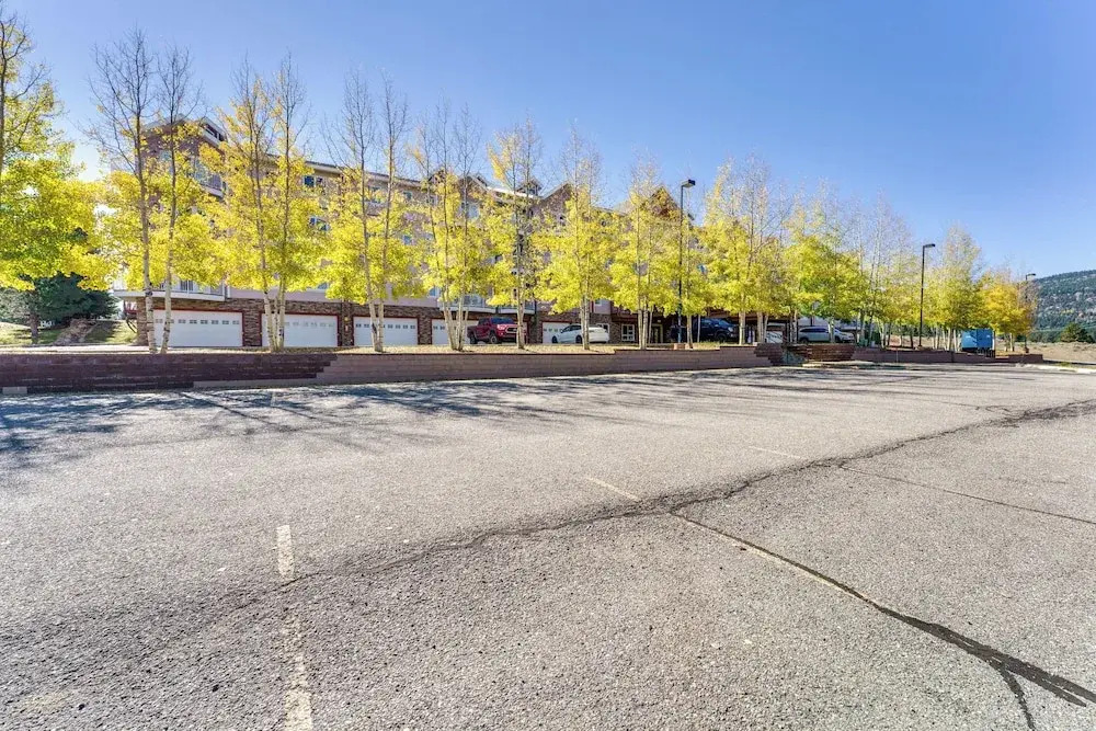 2 Mi to Angel Fire Resort: Mtn-view Condo!