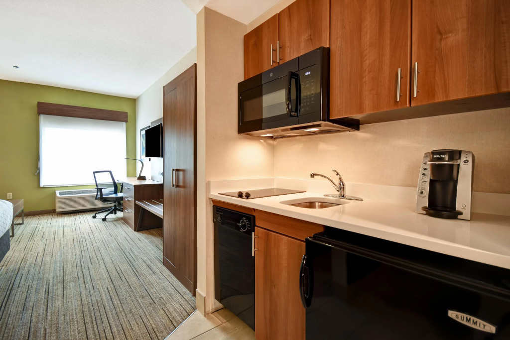 Holiday Inn Express Newport North - Middletown by IHG