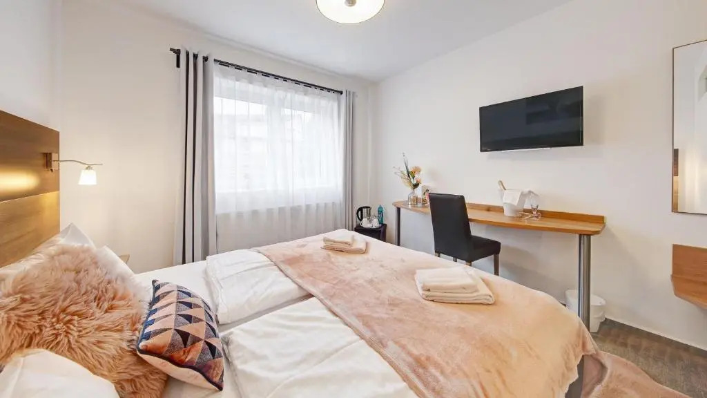 Boutique-Hotel Kronenstuben - unschlagbare Zentrumsnähe direkt am Marstall & Marktplatz - Schloss in 3 Min - Frühstück - Langzeitmiete