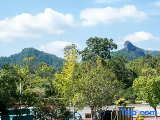 Wuyishan Yanshin Mountain House (Sangu Resort Area Impression Dahongpao Theater)