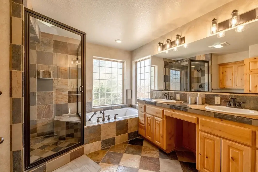 27 - Castle Rock Retreat 3 Bedroom Home by Redawning