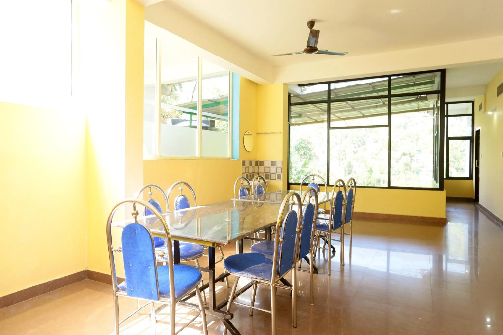 OYO 14368 Evergreen Holiday Home