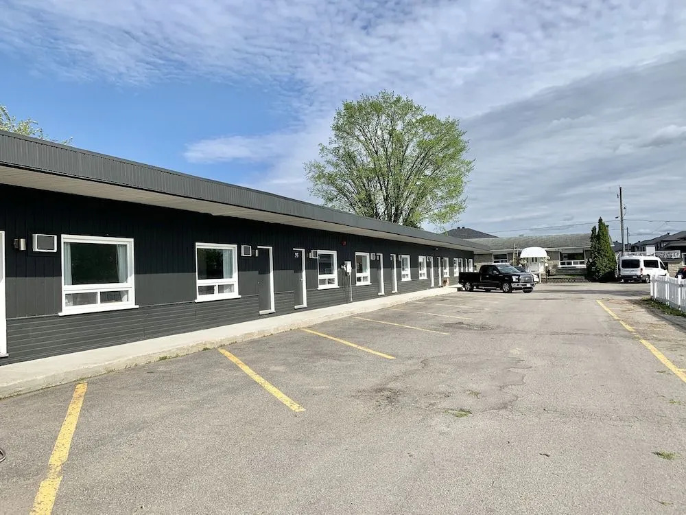 M Motel & Suites