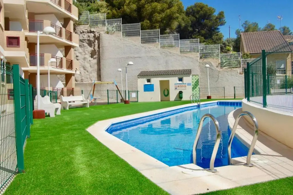 Mirador frente al mar. 1a linea. Piscina y parking