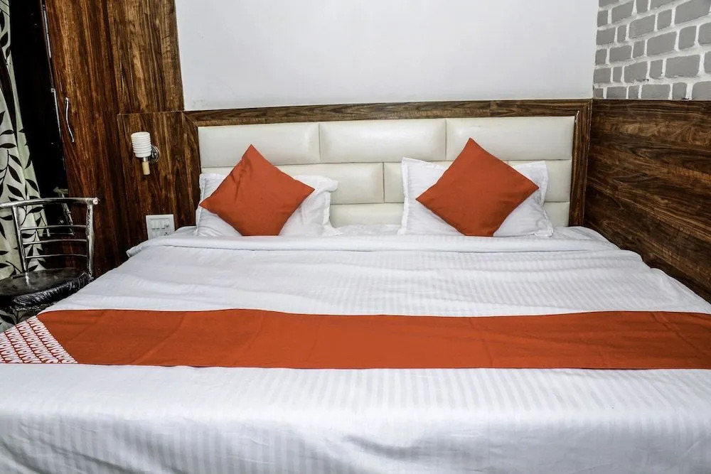 OYO 23178 Hotel Raj Mandir