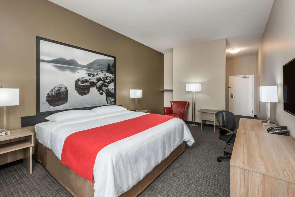Super 8 by Wyndham Mont Laurier
