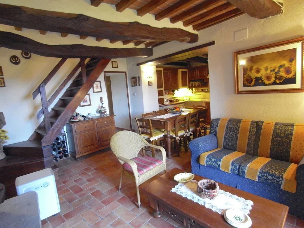 Impressive Villa in Cortona with Swimming Pool