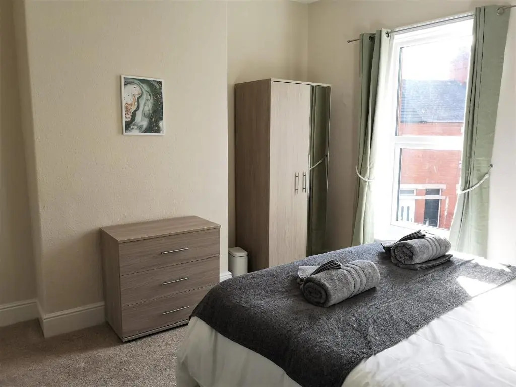 Douglas House, near Hospital, attractive and comfy 2 bedroom House with enclosed yard to rear