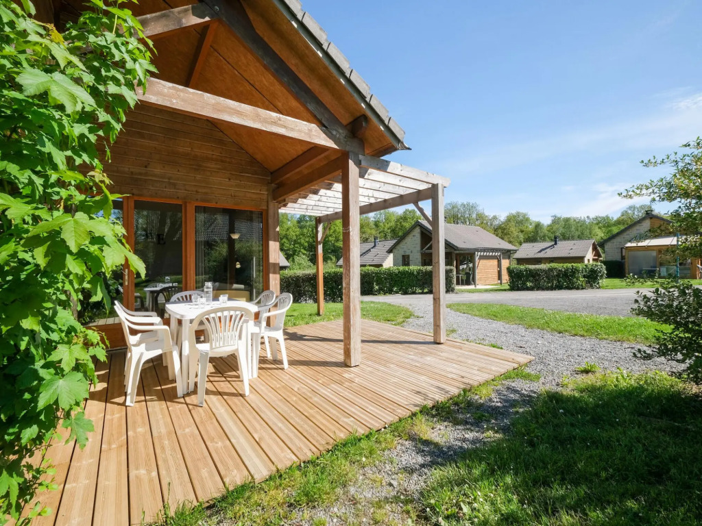 Snug Holiday Home in Signy le Petit with Private Terrace