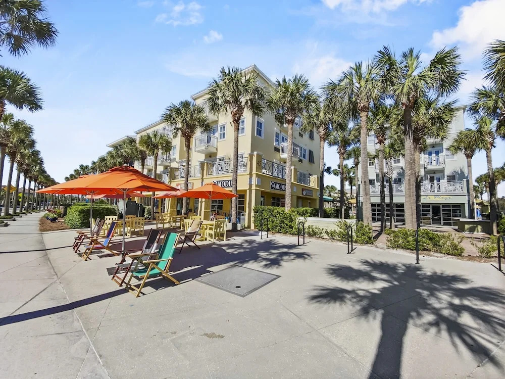 Golden On 30a 1 Bedroom Condo by RedAwning