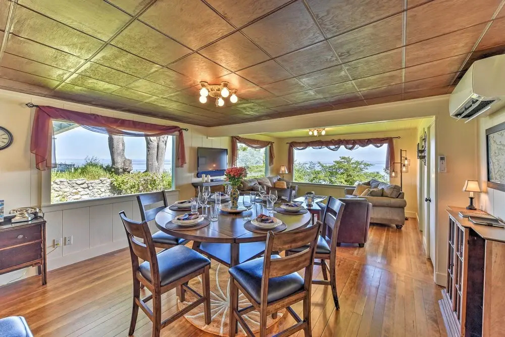 Waterfront Home ~ 6 Mi to Olympic National Park!