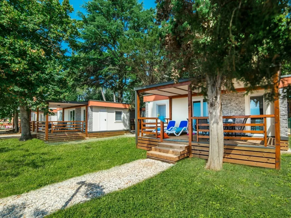 Nice Chalet With 2 Bathrooms and a Dishwasher Near Pula
