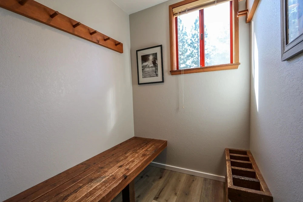 Aspen Creek #306 1 Bedroom Condo by RedAwning