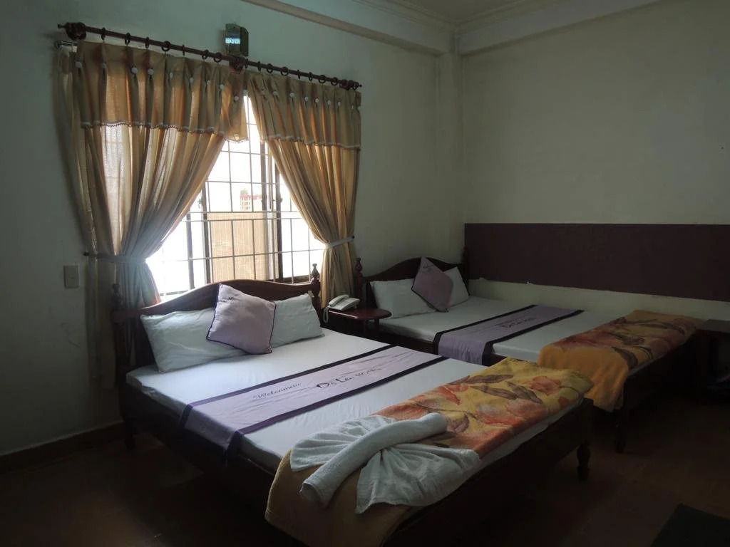 DẠ LAN HOTEL