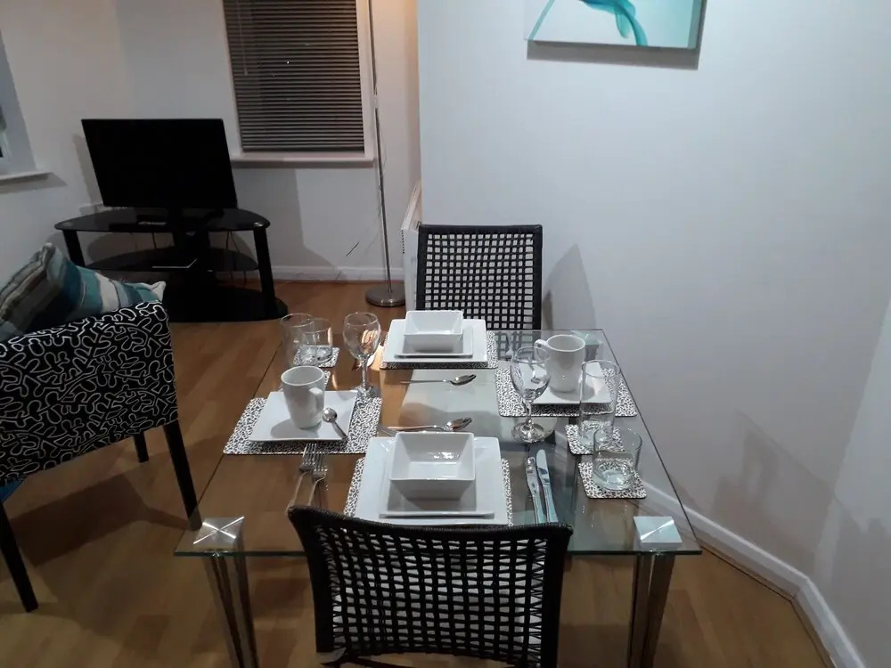 Luxury and Stylish 2 bedroom Apartment with en-suite