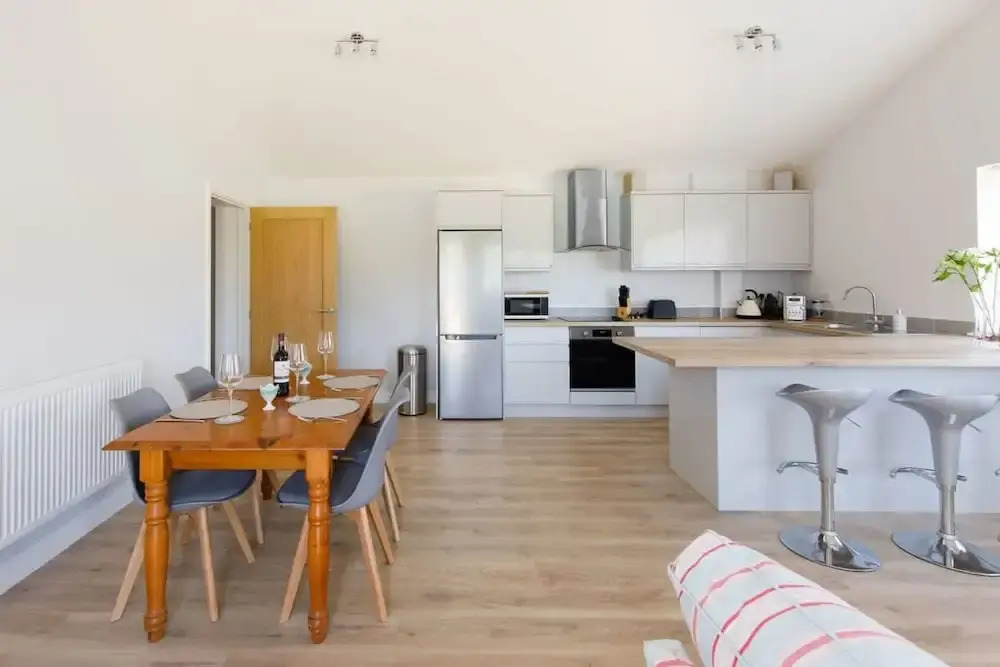 Countryside Bungalow for 4 Close to Beaches