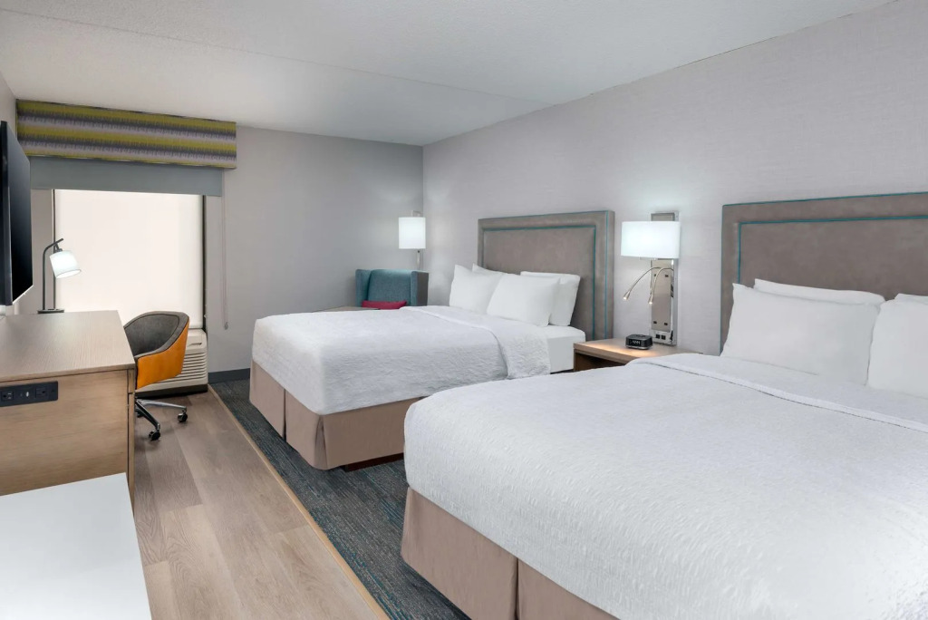Hampton Inn Hartford Airport