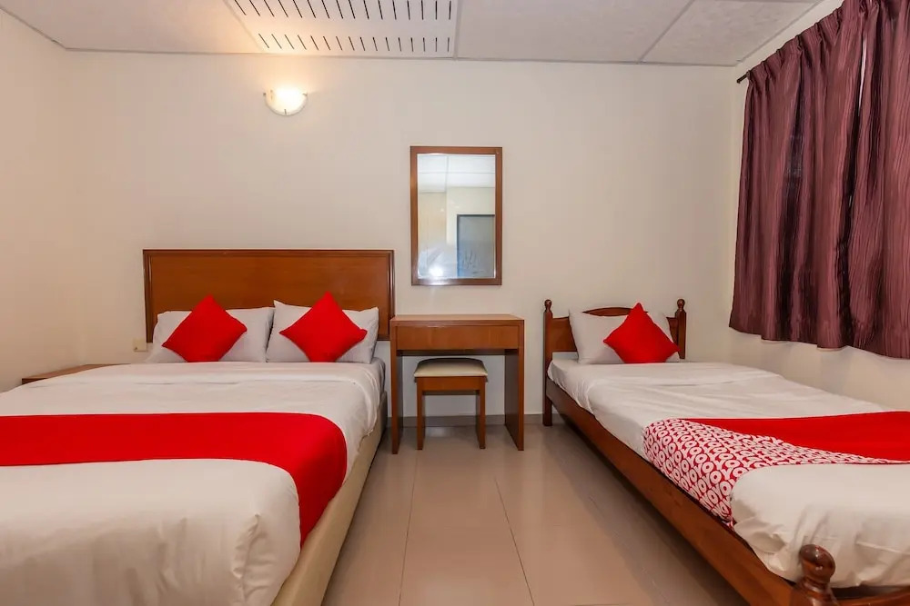 OYO 90893 Hotel 68 Kampung Lapan