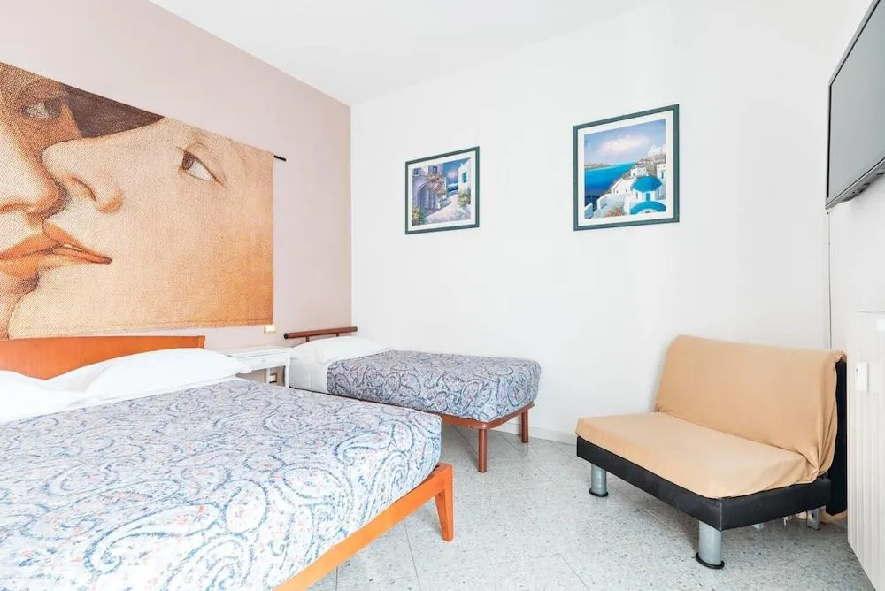 Lia Rooms 2