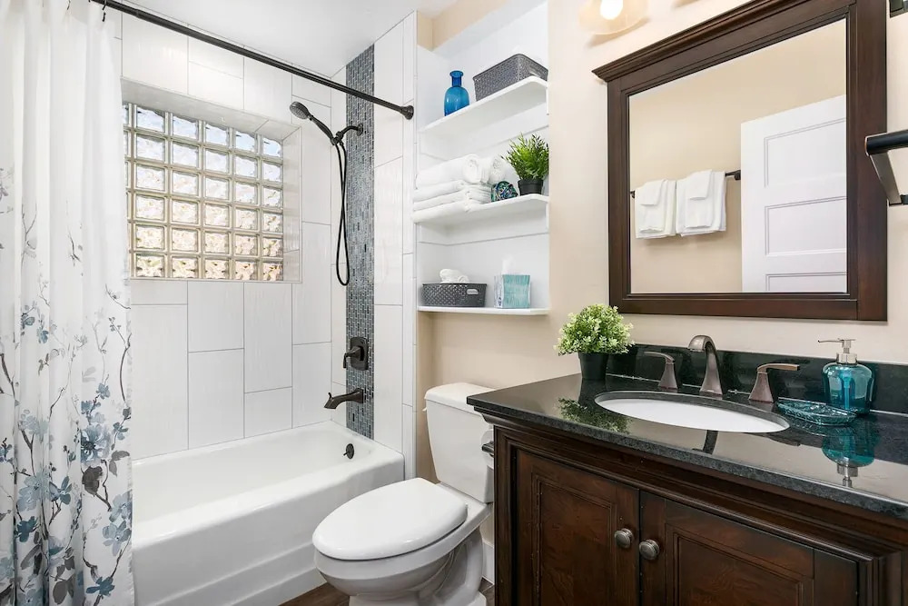 2436 East Evergreen Avenue Home 4 Bedrooms 3 Bathrooms Home