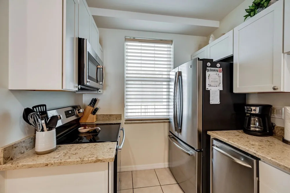 Marco Island Condo w/ Shared Pool & Hot Tub!
