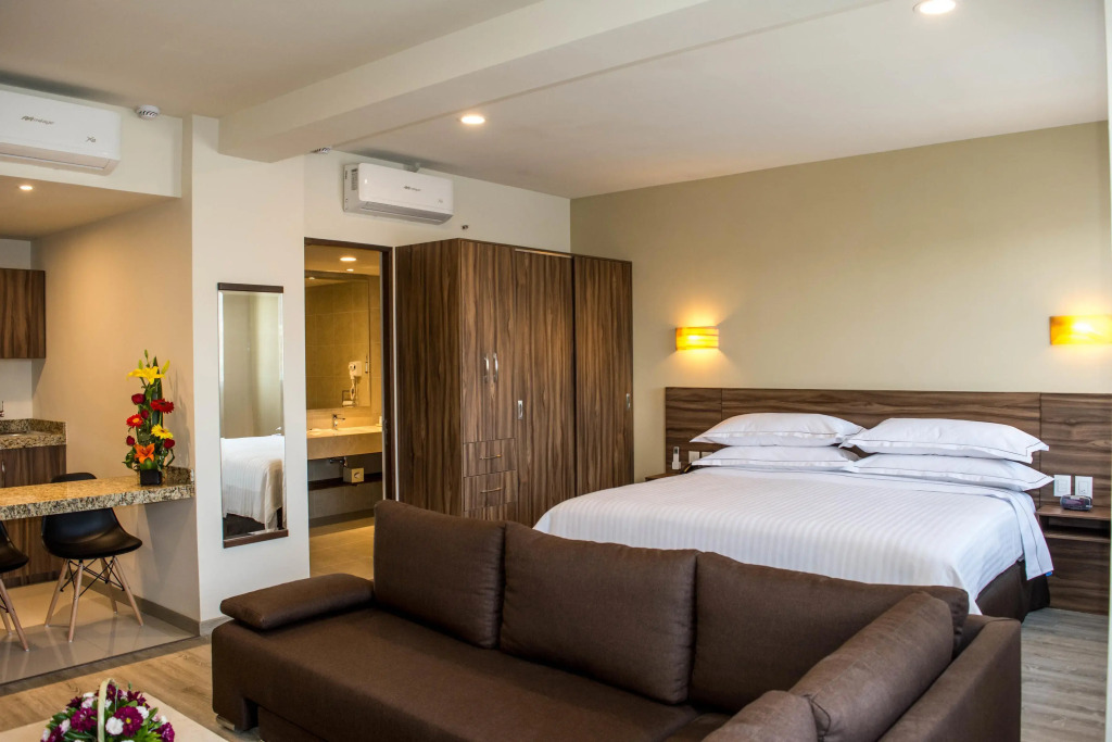 Hotel Crown Victoria