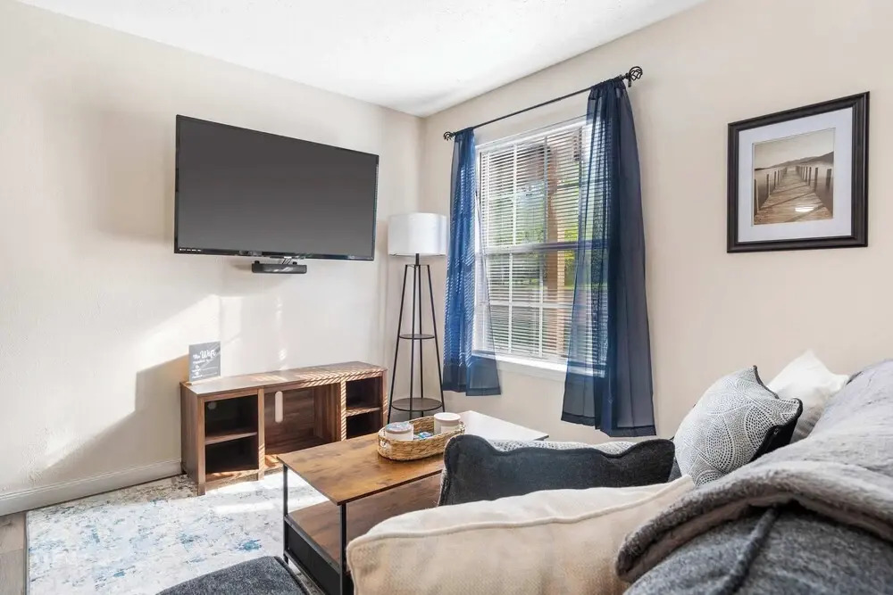 The Nautical Nook Charming Walk-in Condo for 4!