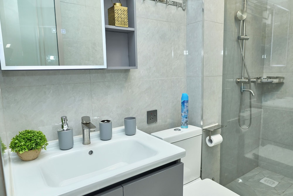 Nari By Edmor Suites
