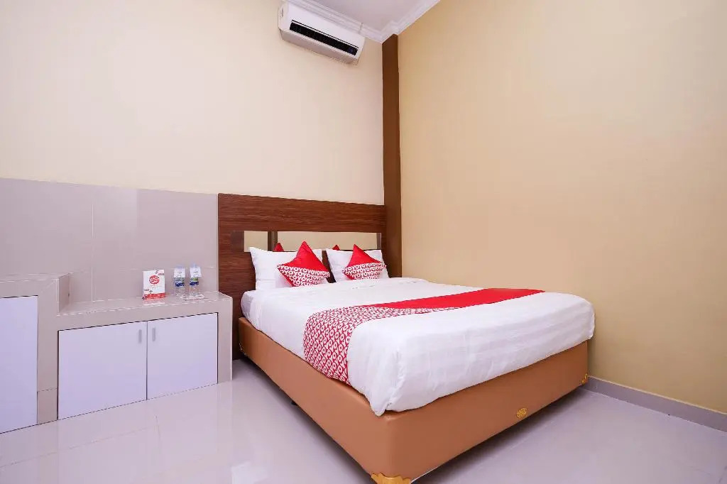 Super OYO 1506  Shabrina 2 Syariah