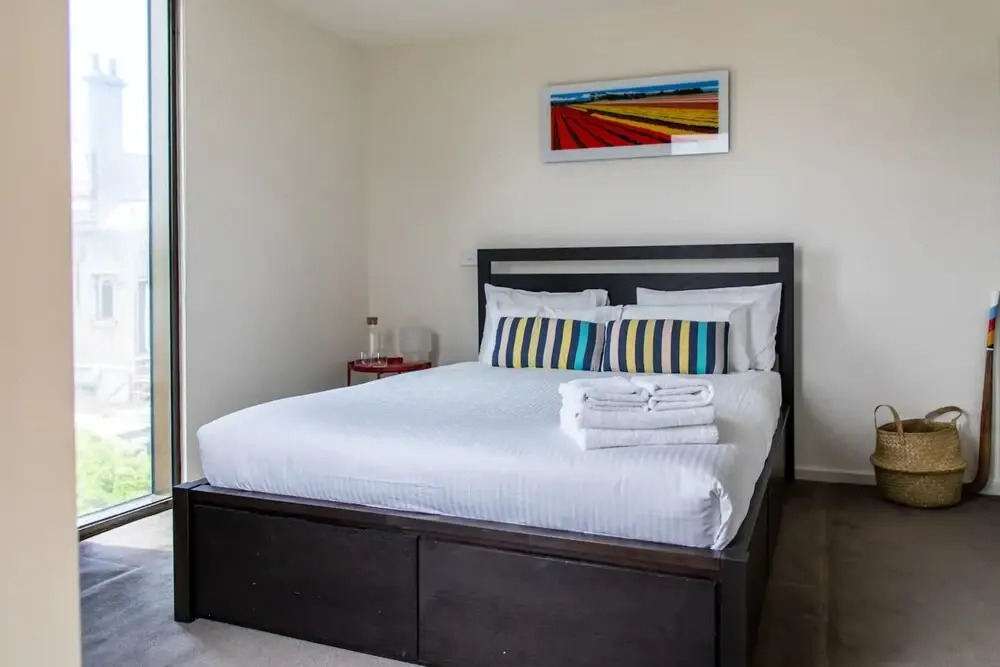 Trendy 2 Bedroom Townhouse In Melbournes Richmond