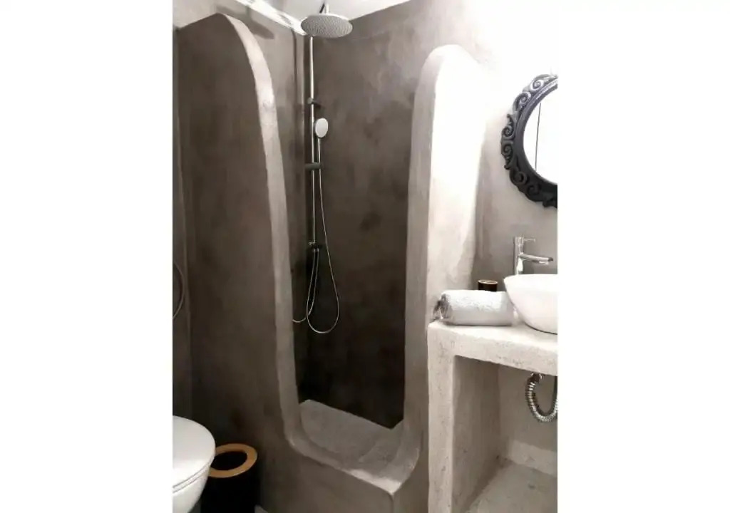 Overhill Apartments Adamas