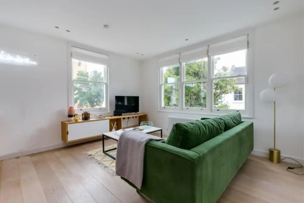 The Imperial Wharf Retreat - Modern 3BDR in Fulham with Rooftop Terrace