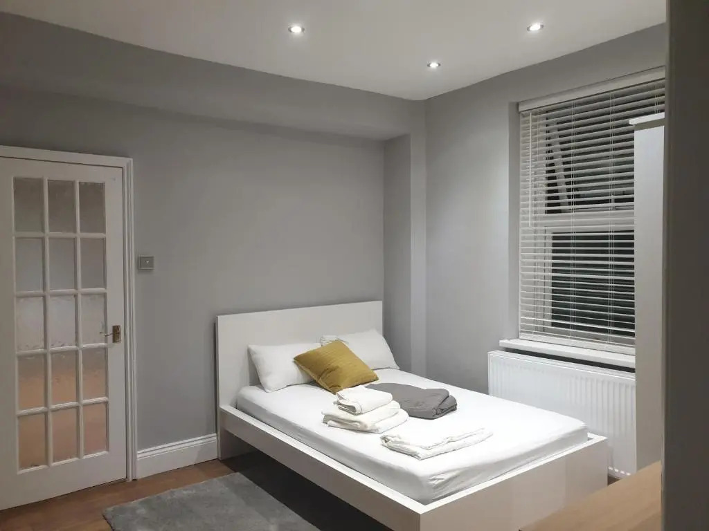Lovely 1 Bedroom Flat High Barnet 3 Mins Away (Adults Only)