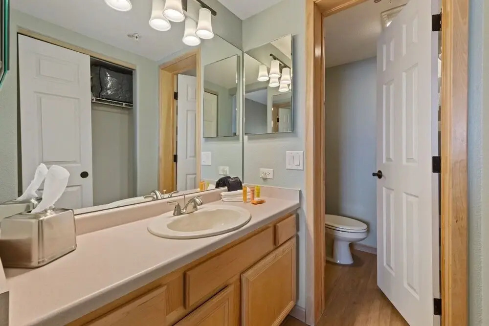 Newly Renovated 3 Bedroom Plus Loft With Stunning Mountain and Lake Views! 3 Condo by Redawning