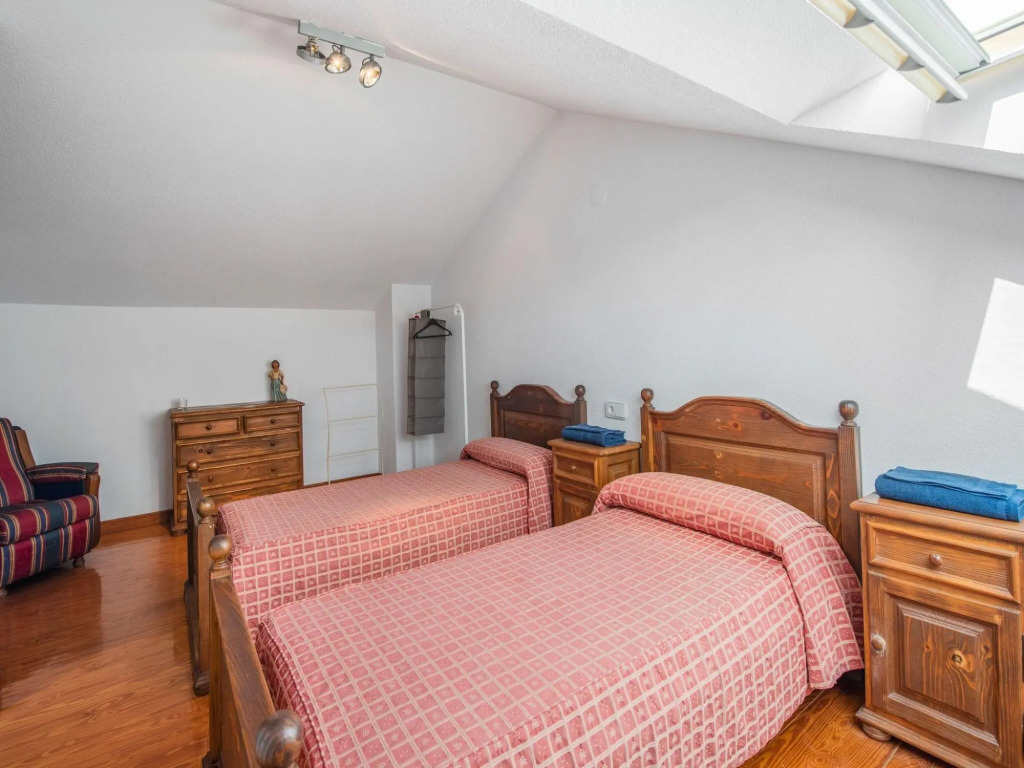 Lovely Holiday Home in Loredo a Stonethrow From the Beach & Communal Pool