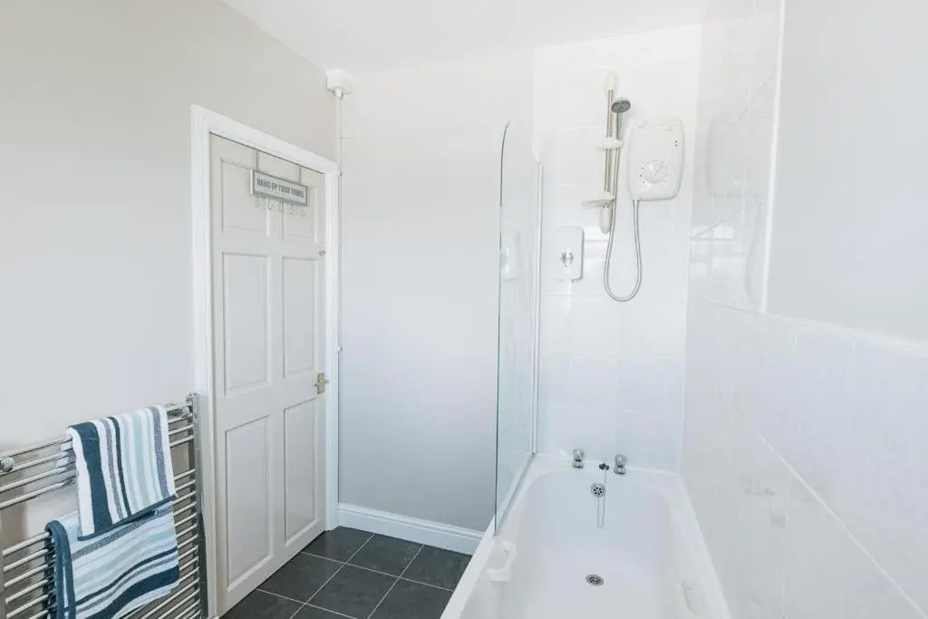 SEA VIEW - 3 bed apartment looking over Bridlington North Beach
