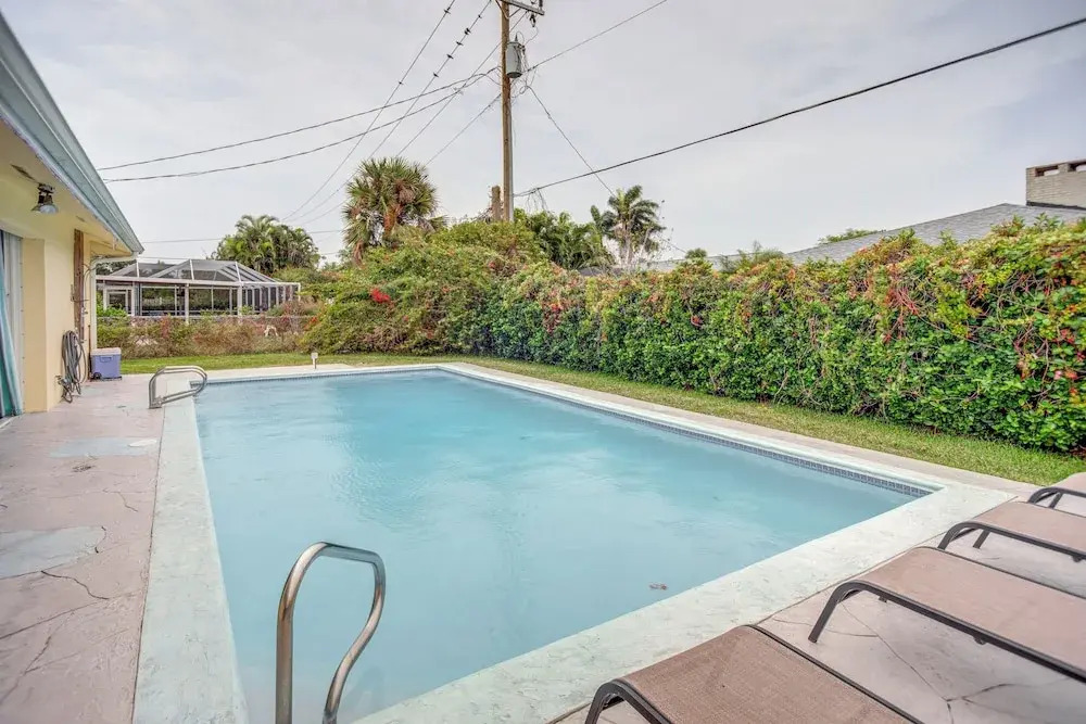 Bright Fort Myers Home w/ Pool - 9 Mi to Beach!