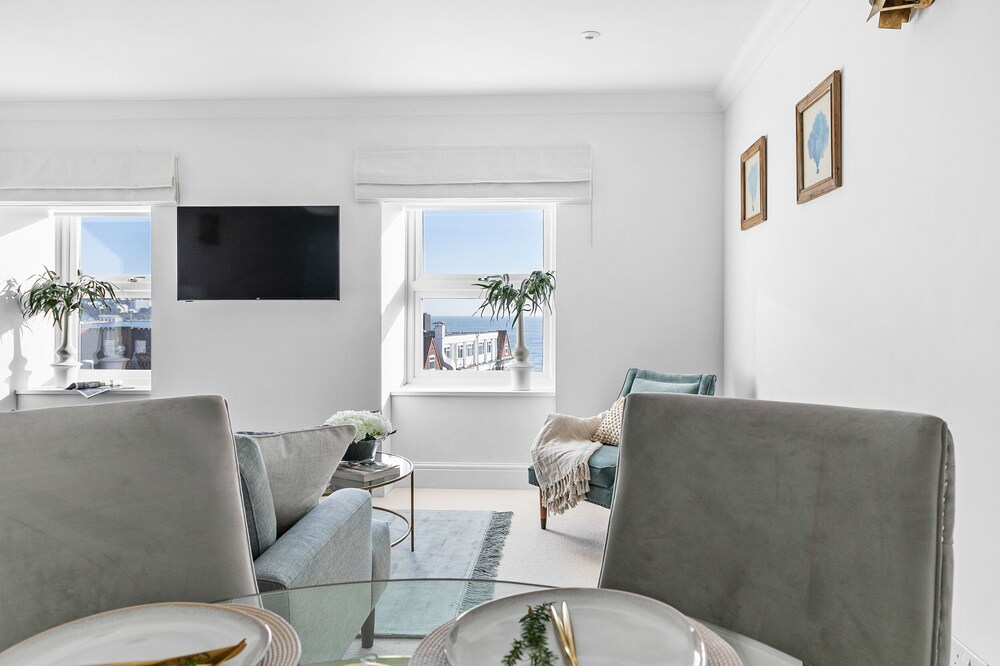 The Renoir Sea View Suite