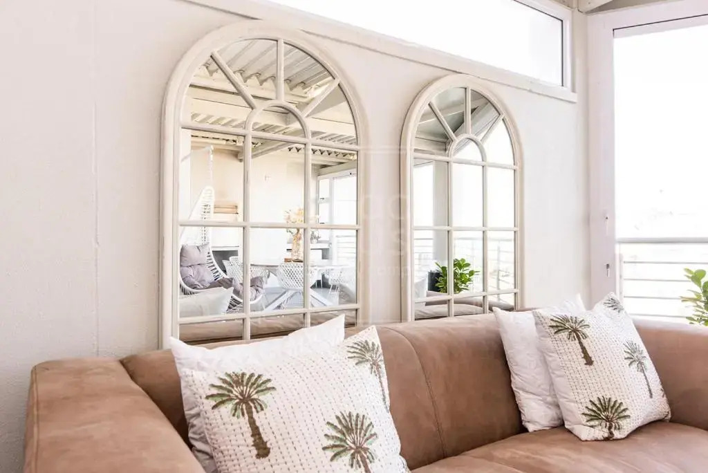 Luxury 3 bedroom, 3 bathroom Top floor Beachfront, Big Bay