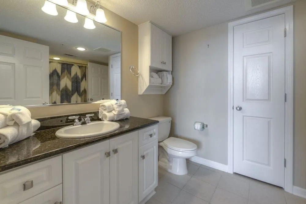 Yacht Clubs #1-503 - 3 Br Condo